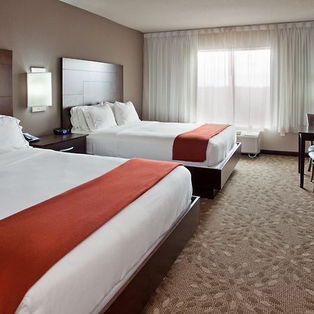 Holiday Inn Express Hotel And Suites Saint Robert By Ihg Ngoại thất bức ảnh